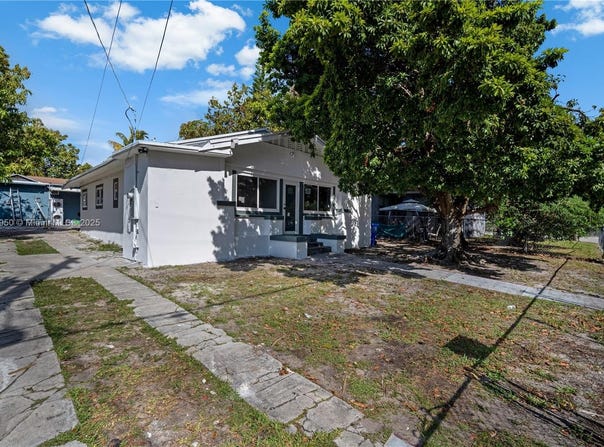 1114 SW 13th Ct, Miami, FL 33135
