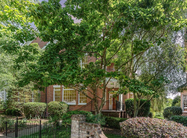 218 W Barbee Chapel Road, Chapel Hill, NC 27517