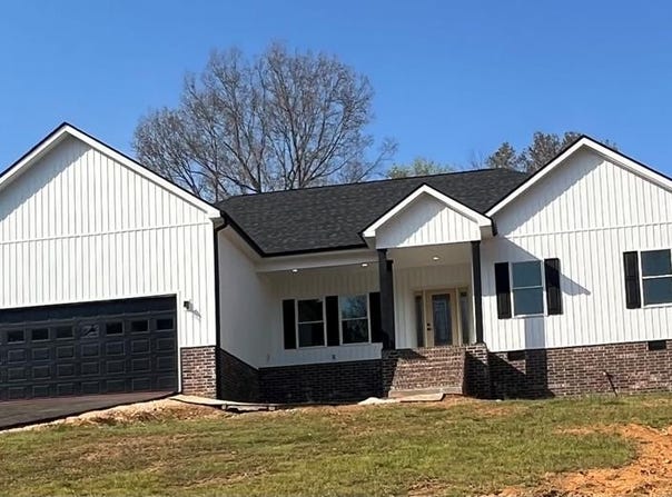 1322 E Blythe St, PARIS, TN 38242