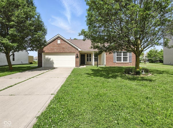 1702 Juniper Lane, Greenwood, IN 46143