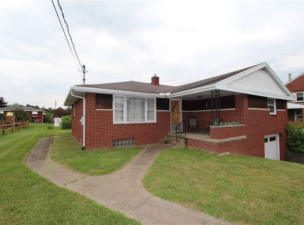 541 Thomas Richard Ln, Hempfield Twp, PA 15601