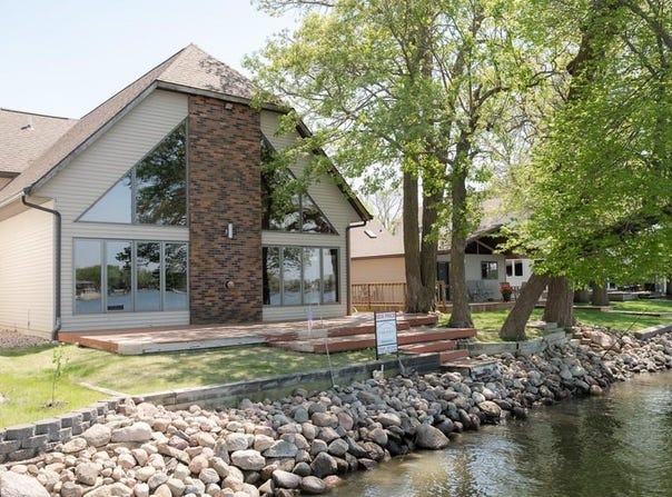 5851 Sandy Point Road, Rockwell City, IA 50579