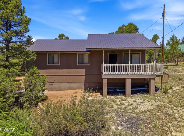 1992 Red Deer Run, Overgaard, AZ 85933