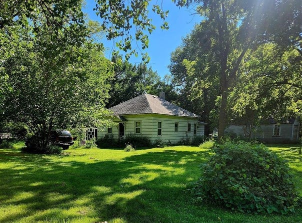 1502 13th Street, Central City, NE 68826