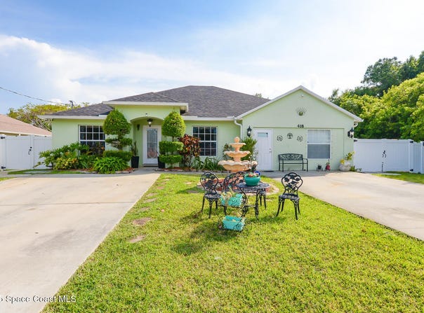 418 SE Essex Drive, Port St. Lucie, FL 34984
