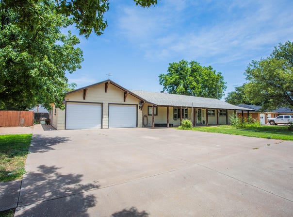 1112 8th Street, Olton, TX 79064