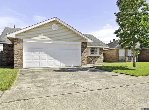 2414 N Sugar Ridge Rd, Laplace, LA 70068