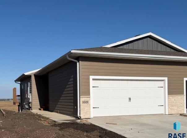 3503 S Heather Ave, Sioux Falls, SD 57106