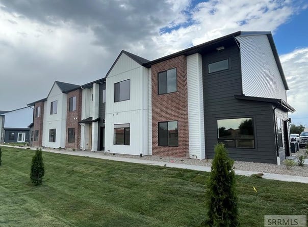 1272 Meadow Edge Ct, Idaho Falls, ID 83402