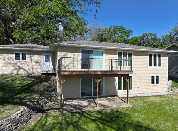 504 9th St, Spirit Lake, IA 51360