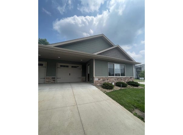 122 Wild Rose Ln, Solon, IA 52333