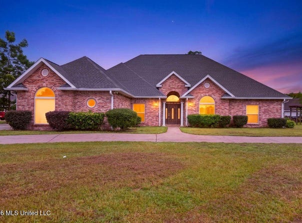 18241 Robinwood E Drive, Saucier, MS 39574