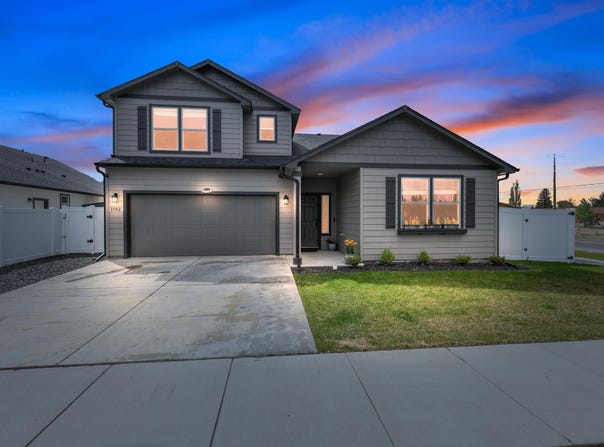 1502 E B St, Deer Park, WA 99006
