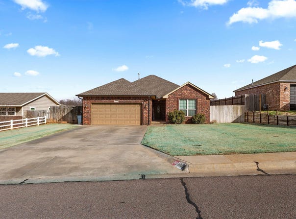 3000 Cheyenne Dr, Woodward, OK 73801-1908