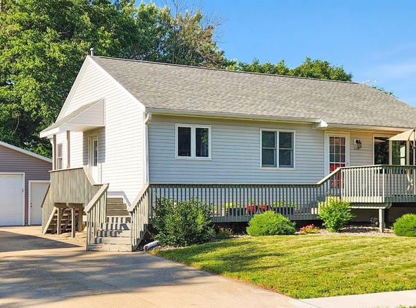 1114 Water Street, New Hartford, IA 50660