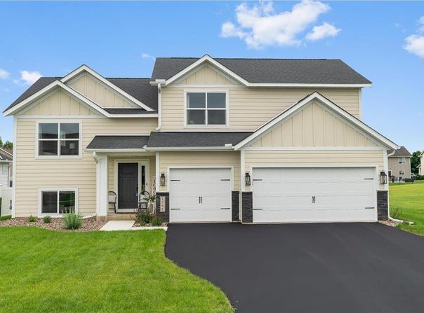 1581 Philipp Way, Shakopee, MN 55379