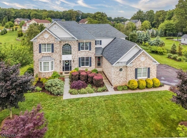 28 Sovereign Dr, Mount Olive Twp., NJ 07836