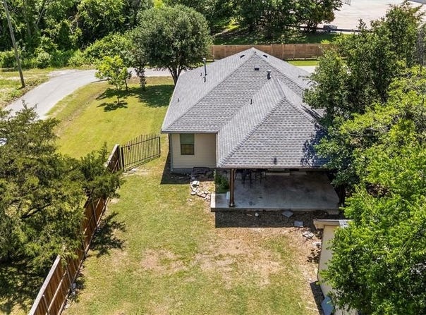 908 E Belknap Street, Ennis, TX 75119