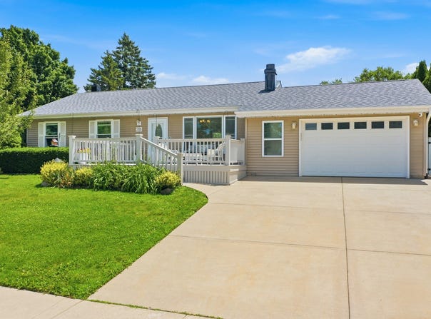 218 Windridge Drive, McHenry, IL 60050