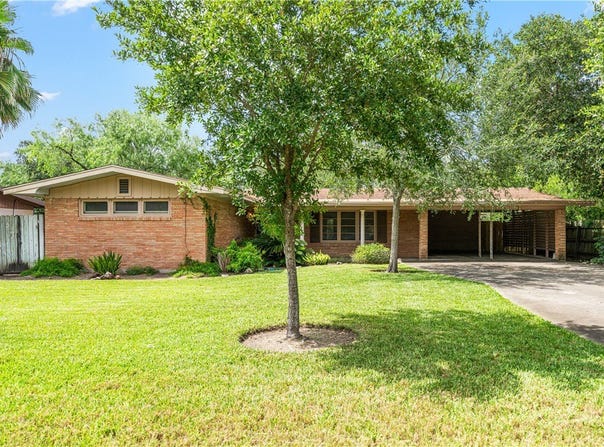 1139 W Lee Avenue, Kingsville, TX 78363