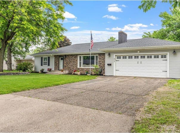 854 Fairfield Road, New Richmond, WI 54017