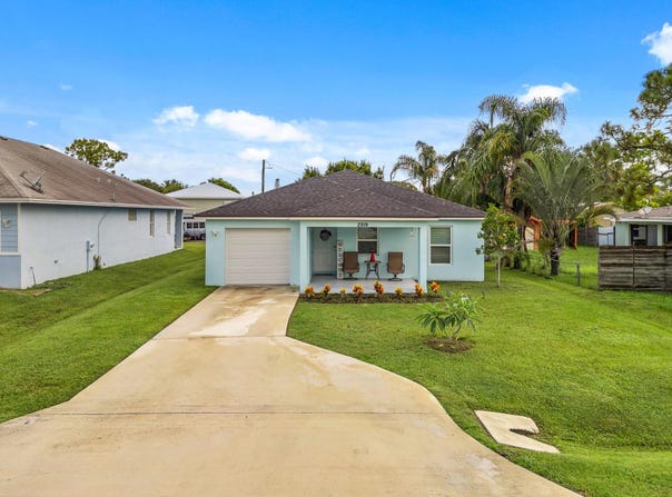 2919 SE Cypress Street, Stuart, FL 34997