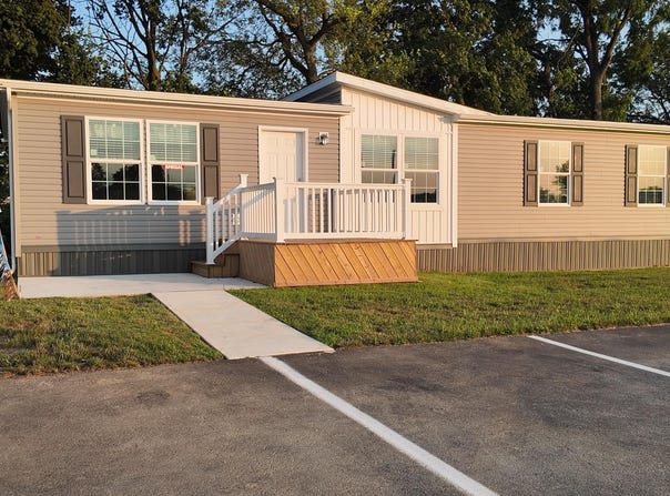 22 W WILLOW, PALMYRA, PA 17078