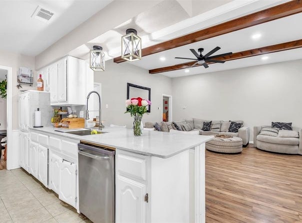 1032 Peach Lane, DeSoto, TX 75115