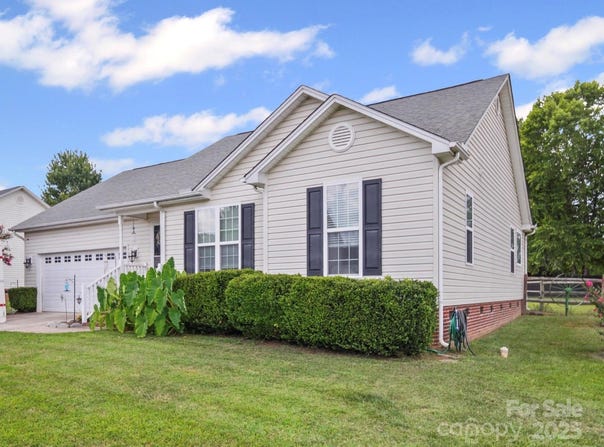 2017 Longhorn Drive, Dallas, NC 28034