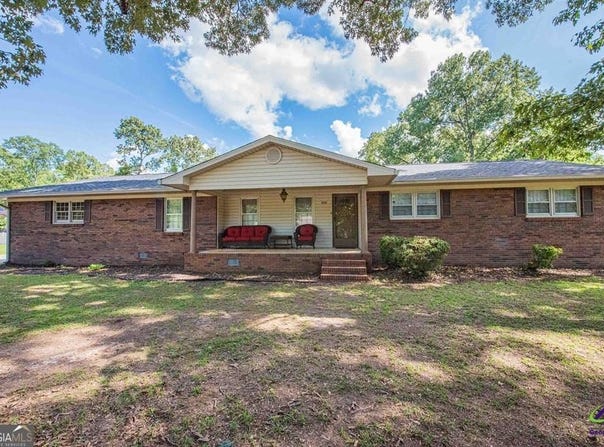1004 Oak Ridge, Byron, GA 31008