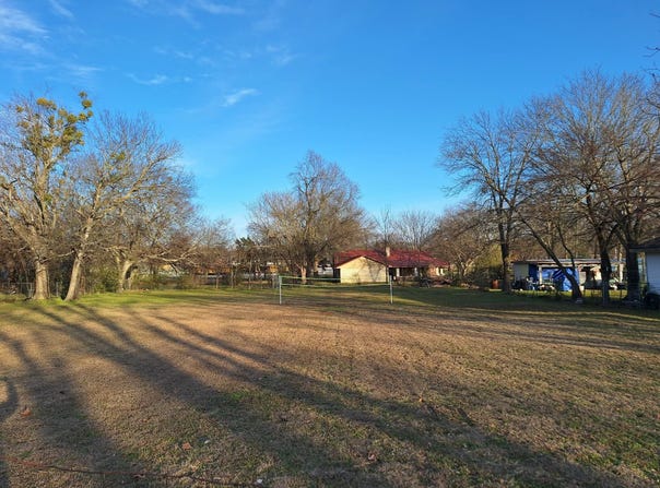 513 S San Antonio Street, Wolfe City, TX 75496