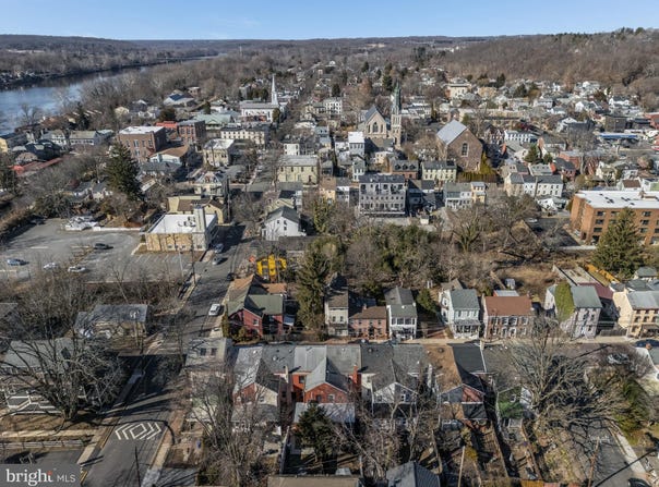 23 SWAN STREET, LAMBERTVILLE, NJ 08530