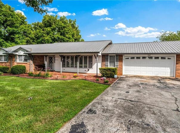826 Meadowbrook Drive, King, NC 27021