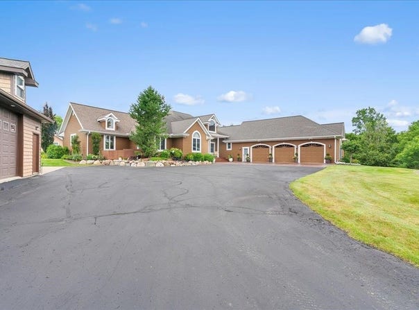 1851 N Chipman Road, Owosso, MI 48867