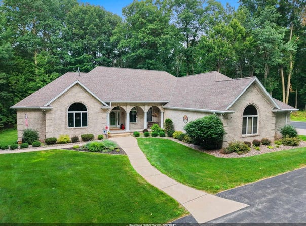 696 SPRING BROOK Drive, HOBART, WI 54155