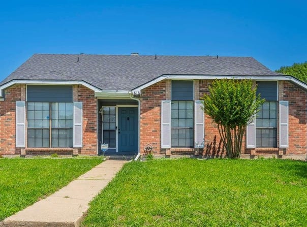 816 Plummer Drive, Cedar Hill, TX 75104