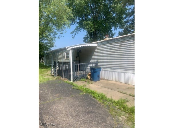 Kings Drive, Warren, OH 44481