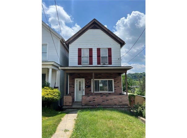 1008 1/2 Gaskill Ave, Jeannette, PA 15644