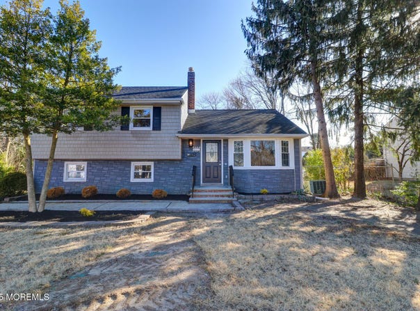 42 Cherry Tree Farm Road, Middletown, NJ 07748
