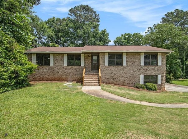 530 Village Green Court SW, Lilburn, GA 30047