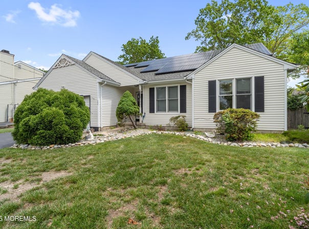 385 Mermaid Drive, Manahawkin, NJ 08050