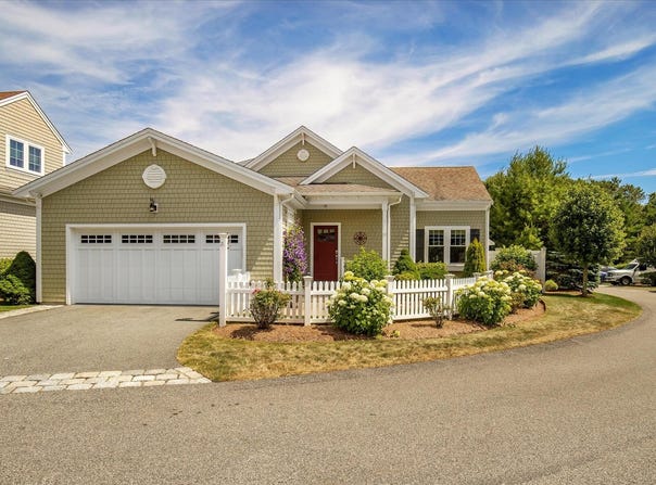 21 Saltwater Circle, Mashpee, MA 02649
