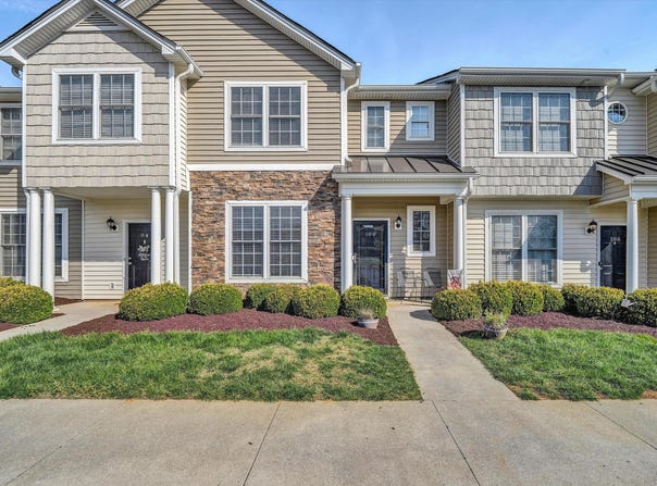 100 Sprouse Ln, Lynchburg, VA 24502