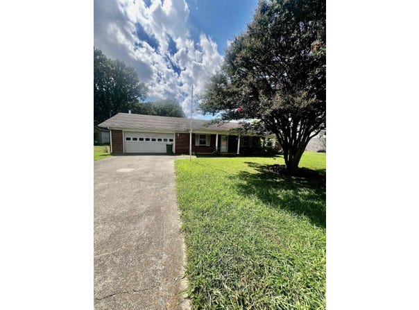 804 Burroughs Ave, Muscle Shoals, AL 35661