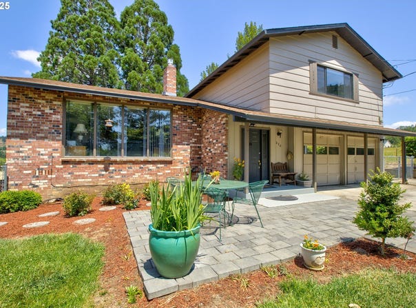 270 GLENWOOD CT, Roseburg, OR 97471