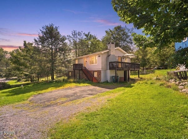 2260 Whippoorwill Drive, Tobyhanna, PA 18466