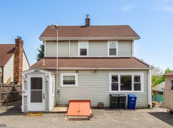 516 5Th St, Carlstadt Boro, NJ 07072-1227