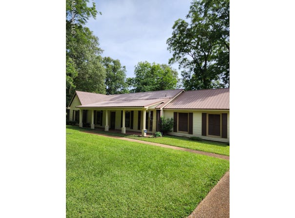 1446 Ridge Road, Yazoo City, MS 39194