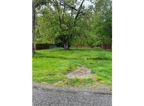 518 Lafayette Boulevard, Sheffield Lake, OH 44054