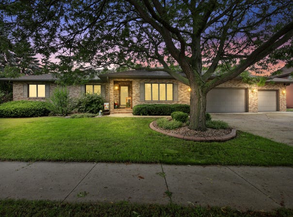592 Ashbury Dr, Fond Du Lac, WI 54935
